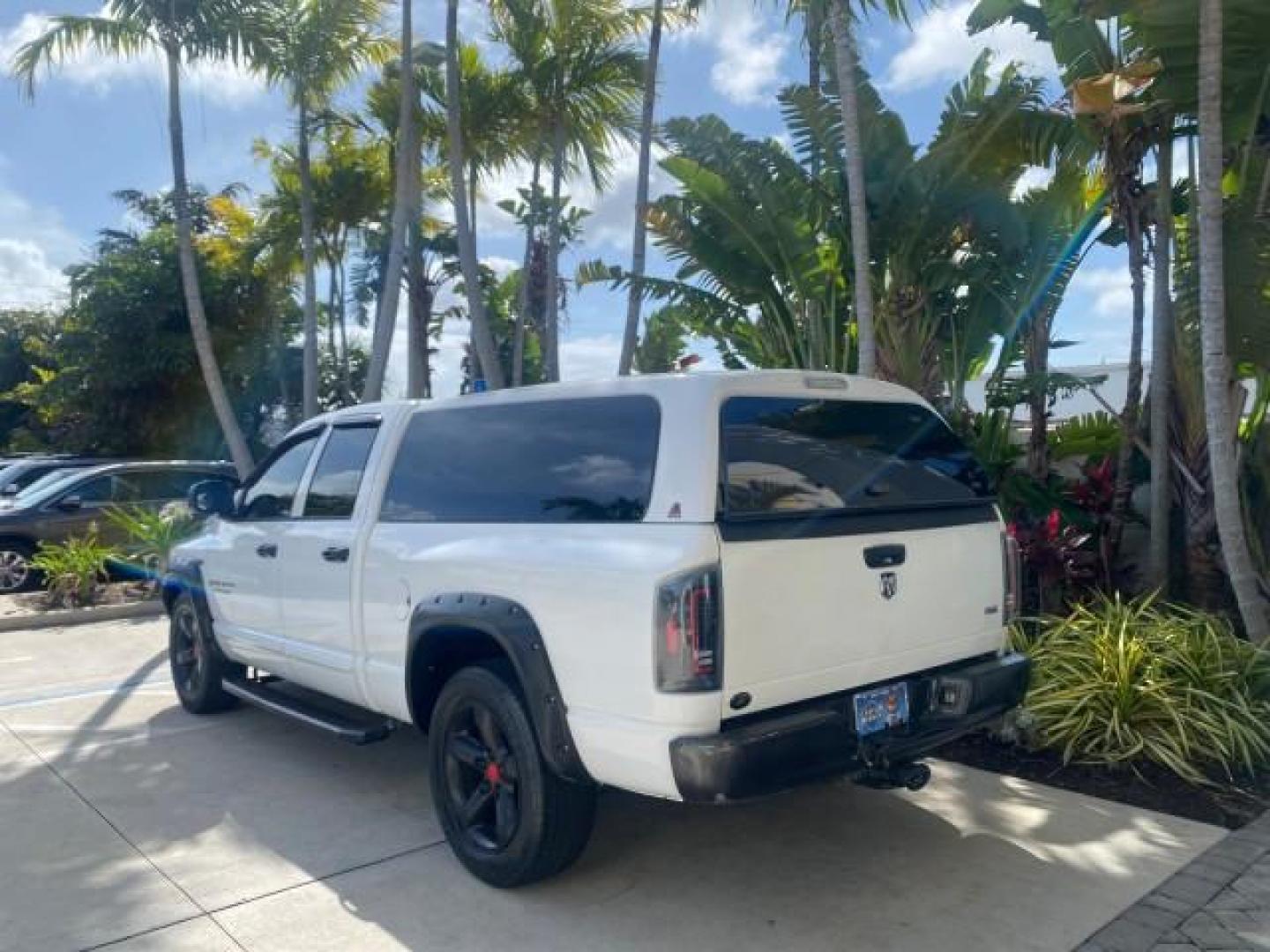2007 Bright White /Medium Slate Gray Dodge Ram 1500 SLT CREW CAB CAMPER TOP 5.7 V8 (1D7HA182X7S) with an 5.7L V8 Hemi Multi-Displacement Engine engine, Automatic transmission, located at 4701 North Dixie Hwy, Pompano Beach, FL, 33064, (954) 422-2889, 26.240938, -80.123474 - OUR WEBPAGE FLORIDACARS1.COM HAS OVER 100 PHOTOS AND FREE CARFAX LINK 2007 Dodge Ram 1500 SLT 8 FT CREW CAB FIBER GLASS CAMPER TOP 4 Door Extended Cab Pickup 5.7L V8 F 16V Gasoline 19 MPG Rear Wheel Drive Features 20 Inch Plus Wheels ABS Brakes Air Conditioning Alloy Wheels AM/FM Stereo Automatic Tr- Photo#31