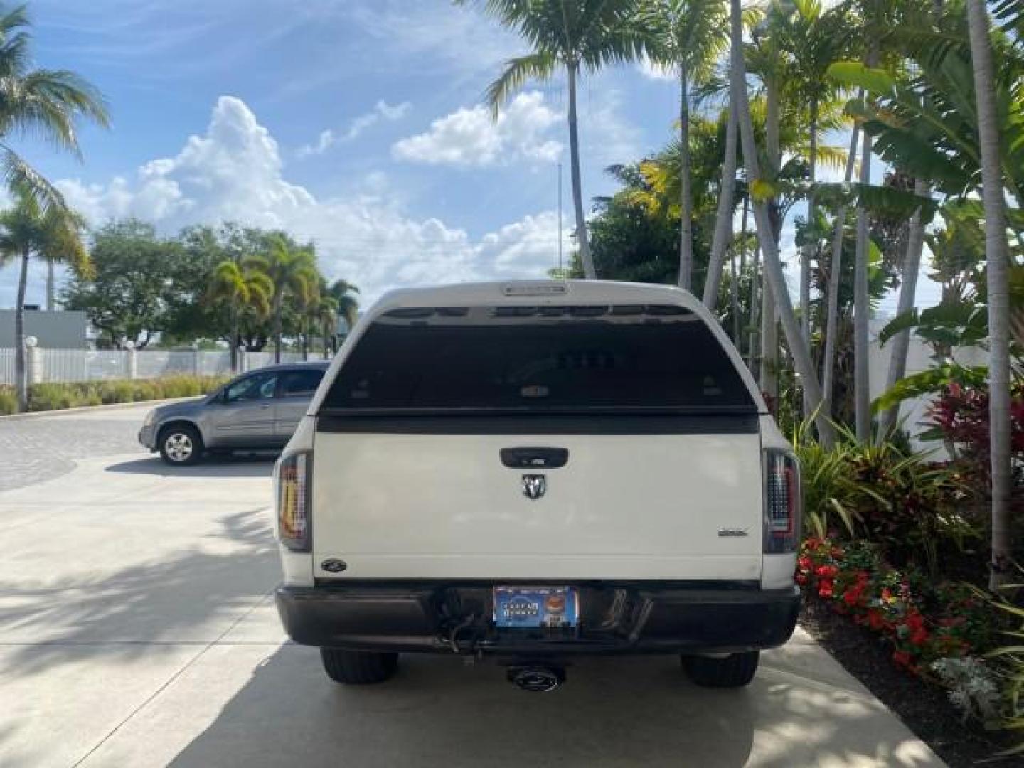 2007 Bright White /Medium Slate Gray Dodge Ram 1500 SLT CREW CAB CAMPER TOP 5.7 V8 (1D7HA182X7S) with an 5.7L V8 Hemi Multi-Displacement Engine engine, Automatic transmission, located at 4701 North Dixie Hwy, Pompano Beach, FL, 33064, (954) 422-2889, 26.240938, -80.123474 - OUR WEBPAGE FLORIDACARS1.COM HAS OVER 100 PHOTOS AND FREE CARFAX LINK 2007 Dodge Ram 1500 SLT 8 FT CREW CAB FIBER GLASS CAMPER TOP 4 Door Extended Cab Pickup 5.7L V8 F 16V Gasoline 19 MPG Rear Wheel Drive Features 20 Inch Plus Wheels ABS Brakes Air Conditioning Alloy Wheels AM/FM Stereo Automatic Tr- Photo#33