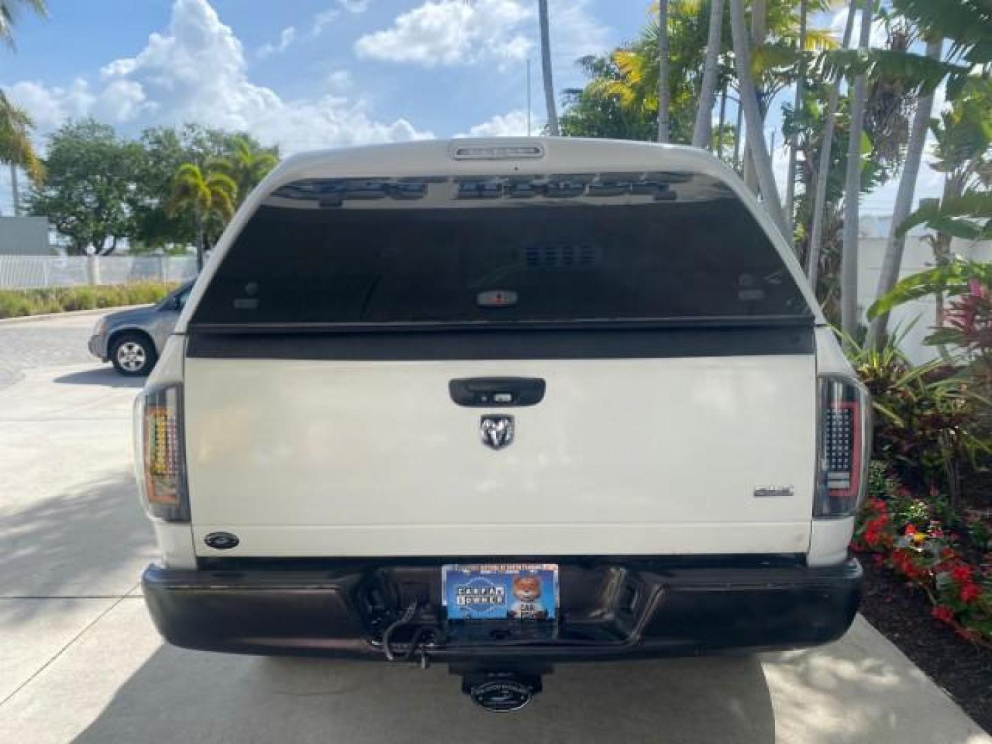 2007 Bright White /Medium Slate Gray Dodge Ram 1500 SLT CREW CAB CAMPER TOP 5.7 V8 (1D7HA182X7S) with an 5.7L V8 Hemi Multi-Displacement Engine engine, Automatic transmission, located at 4701 North Dixie Hwy, Pompano Beach, FL, 33064, (954) 422-2889, 26.240938, -80.123474 - OUR WEBPAGE FLORIDACARS1.COM HAS OVER 100 PHOTOS AND FREE CARFAX LINK 2007 Dodge Ram 1500 SLT 8 FT CREW CAB FIBER GLASS CAMPER TOP 4 Door Extended Cab Pickup 5.7L V8 F 16V Gasoline 19 MPG Rear Wheel Drive Features 20 Inch Plus Wheels ABS Brakes Air Conditioning Alloy Wheels AM/FM Stereo Automatic Tr- Photo#34