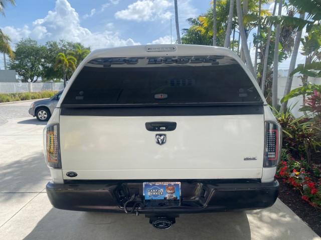 2007 Bright White /Medium Slate Gray Dodge Ram 1500 SLT CREW CAB CAMPER TOP 5.7 V8 (1D7HA182X7S) with an 5.7L V8 Hemi Multi-Displacement Engine engine, Automatic transmission, located at 4701 North Dixie Hwy, Pompano Beach, FL, 33064, (954) 422-2889, 26.240938, -80.123474 - OUR WEBPAGE FLORIDACARS1.COM HAS OVER 100 PHOTOS AND FREE CARFAX LINK 2007 Dodge Ram 1500 SLT 8 FT CREW CAB FIBER GLASS CAMPER TOP 4 Door Extended Cab Pickup 5.7L V8 F 16V Gasoline 19 MPG Rear Wheel Drive Features 20 Inch Plus Wheels ABS Brakes Air Conditioning Alloy Wheels AM/FM Stereo Automatic Tr - Photo#34
