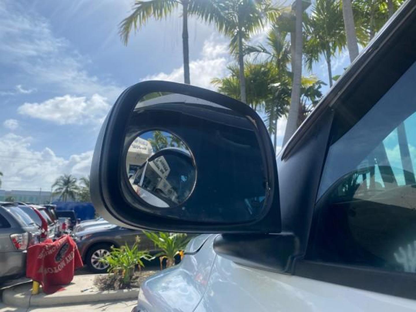 2007 Bright White /Medium Slate Gray Dodge Ram 1500 SLT CREW CAB CAMPER TOP 5.7 V8 (1D7HA182X7S) with an 5.7L V8 Hemi Multi-Displacement Engine engine, Automatic transmission, located at 4701 North Dixie Hwy, Pompano Beach, FL, 33064, (954) 422-2889, 26.240938, -80.123474 - OUR WEBPAGE FLORIDACARS1.COM HAS OVER 100 PHOTOS AND FREE CARFAX LINK 2007 Dodge Ram 1500 SLT 8 FT CREW CAB FIBER GLASS CAMPER TOP 4 Door Extended Cab Pickup 5.7L V8 F 16V Gasoline 19 MPG Rear Wheel Drive Features 20 Inch Plus Wheels ABS Brakes Air Conditioning Alloy Wheels AM/FM Stereo Automatic Tr- Photo#37