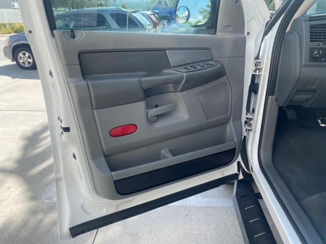 2007 Bright White /Medium Slate Gray Dodge Ram 1500 SLT CREW CAB CAMPER TOP 5.7 V8 (1D7HA182X7S) with an 5.7L V8 Hemi Multi-Displacement Engine engine, Automatic transmission, located at 4701 North Dixie Hwy, Pompano Beach, FL, 33064, (954) 422-2889, 26.240938, -80.123474 - OUR WEBPAGE FLORIDACARS1.COM HAS OVER 100 PHOTOS AND FREE CARFAX LINK 2007 Dodge Ram 1500 SLT 8 FT CREW CAB FIBER GLASS CAMPER TOP 4 Door Extended Cab Pickup 5.7L V8 F 16V Gasoline 19 MPG Rear Wheel Drive Features 20 Inch Plus Wheels ABS Brakes Air Conditioning Alloy Wheels AM/FM Stereo Automatic Tr - Photo#42