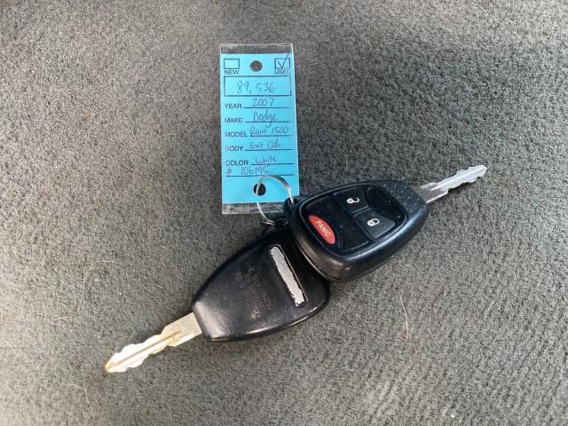 2007 Bright White /Medium Slate Gray Dodge Ram 1500 SLT CREW CAB CAMPER TOP 5.7 V8 (1D7HA182X7S) with an 5.7L V8 Hemi Multi-Displacement Engine engine, Automatic transmission, located at 4701 North Dixie Hwy, Pompano Beach, FL, 33064, (954) 422-2889, 26.240938, -80.123474 - OUR WEBPAGE FLORIDACARS1.COM HAS OVER 100 PHOTOS AND FREE CARFAX LINK 2007 Dodge Ram 1500 SLT 8 FT CREW CAB FIBER GLASS CAMPER TOP 4 Door Extended Cab Pickup 5.7L V8 F 16V Gasoline 19 MPG Rear Wheel Drive Features 20 Inch Plus Wheels ABS Brakes Air Conditioning Alloy Wheels AM/FM Stereo Automatic Tr - Photo#68