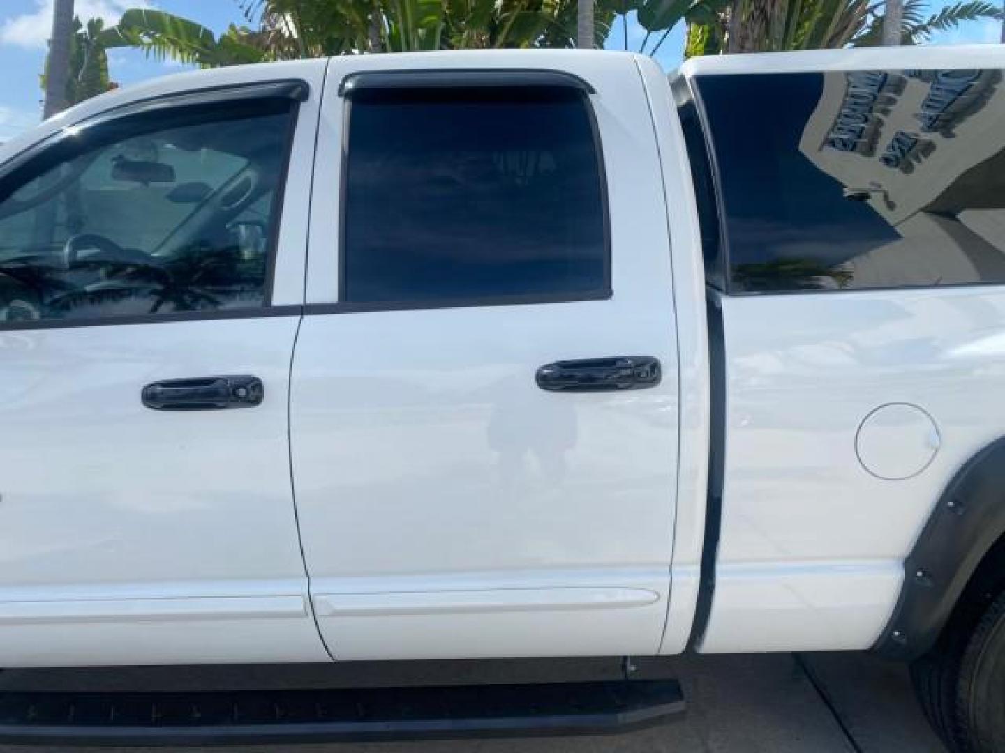 2007 Bright White /Medium Slate Gray Dodge Ram 1500 SLT CREW CAB CAMPER TOP 5.7 V8 (1D7HA182X7S) with an 5.7L V8 Hemi Multi-Displacement Engine engine, Automatic transmission, located at 4701 North Dixie Hwy, Pompano Beach, FL, 33064, (954) 422-2889, 26.240938, -80.123474 - OUR WEBPAGE FLORIDACARS1.COM HAS OVER 100 PHOTOS AND FREE CARFAX LINK 2007 Dodge Ram 1500 SLT 8 FT CREW CAB FIBER GLASS CAMPER TOP 4 Door Extended Cab Pickup 5.7L V8 F 16V Gasoline 19 MPG Rear Wheel Drive Features 20 Inch Plus Wheels ABS Brakes Air Conditioning Alloy Wheels AM/FM Stereo Automatic Tr- Photo#70