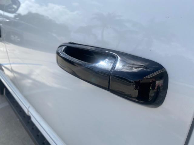 2007 Bright White /Medium Slate Gray Dodge Ram 1500 SLT CREW CAB CAMPER TOP 5.7 V8 (1D7HA182X7S) with an 5.7L V8 Hemi Multi-Displacement Engine engine, Automatic transmission, located at 4701 North Dixie Hwy, Pompano Beach, FL, 33064, (954) 422-2889, 26.240938, -80.123474 - OUR WEBPAGE FLORIDACARS1.COM HAS OVER 100 PHOTOS AND FREE CARFAX LINK 2007 Dodge Ram 1500 SLT 8 FT CREW CAB FIBER GLASS CAMPER TOP 4 Door Extended Cab Pickup 5.7L V8 F 16V Gasoline 19 MPG Rear Wheel Drive Features 20 Inch Plus Wheels ABS Brakes Air Conditioning Alloy Wheels AM/FM Stereo Automatic Tr - Photo#71