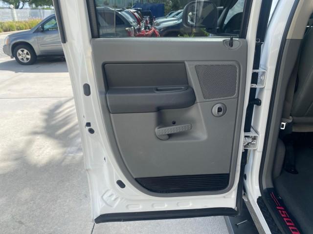 2007 Bright White /Medium Slate Gray Dodge Ram 1500 SLT CREW CAB CAMPER TOP 5.7 V8 (1D7HA182X7S) with an 5.7L V8 Hemi Multi-Displacement Engine engine, Automatic transmission, located at 4701 North Dixie Hwy, Pompano Beach, FL, 33064, (954) 422-2889, 26.240938, -80.123474 - OUR WEBPAGE FLORIDACARS1.COM HAS OVER 100 PHOTOS AND FREE CARFAX LINK 2007 Dodge Ram 1500 SLT 8 FT CREW CAB FIBER GLASS CAMPER TOP 4 Door Extended Cab Pickup 5.7L V8 F 16V Gasoline 19 MPG Rear Wheel Drive Features 20 Inch Plus Wheels ABS Brakes Air Conditioning Alloy Wheels AM/FM Stereo Automatic Tr - Photo#72