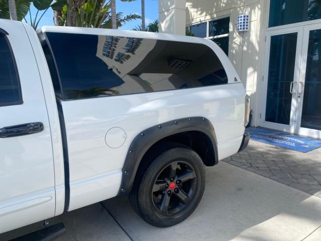 2007 Bright White /Medium Slate Gray Dodge Ram 1500 SLT CREW CAB CAMPER TOP 5.7 V8 (1D7HA182X7S) with an 5.7L V8 Hemi Multi-Displacement Engine engine, Automatic transmission, located at 4701 North Dixie Hwy, Pompano Beach, FL, 33064, (954) 422-2889, 26.240938, -80.123474 - OUR WEBPAGE FLORIDACARS1.COM HAS OVER 100 PHOTOS AND FREE CARFAX LINK 2007 Dodge Ram 1500 SLT 8 FT CREW CAB FIBER GLASS CAMPER TOP 4 Door Extended Cab Pickup 5.7L V8 F 16V Gasoline 19 MPG Rear Wheel Drive Features 20 Inch Plus Wheels ABS Brakes Air Conditioning Alloy Wheels AM/FM Stereo Automatic Tr - Photo#82