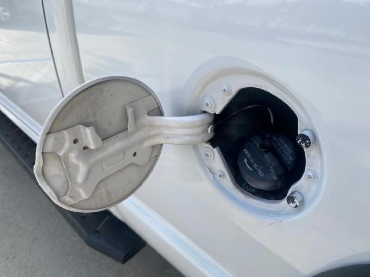 2007 Bright White /Medium Slate Gray Dodge Ram 1500 SLT CREW CAB CAMPER TOP 5.7 V8 (1D7HA182X7S) with an 5.7L V8 Hemi Multi-Displacement Engine engine, Automatic transmission, located at 4701 North Dixie Hwy, Pompano Beach, FL, 33064, (954) 422-2889, 26.240938, -80.123474 - OUR WEBPAGE FLORIDACARS1.COM HAS OVER 100 PHOTOS AND FREE CARFAX LINK 2007 Dodge Ram 1500 SLT 8 FT CREW CAB FIBER GLASS CAMPER TOP 4 Door Extended Cab Pickup 5.7L V8 F 16V Gasoline 19 MPG Rear Wheel Drive Features 20 Inch Plus Wheels ABS Brakes Air Conditioning Alloy Wheels AM/FM Stereo Automatic Tr- Photo#84