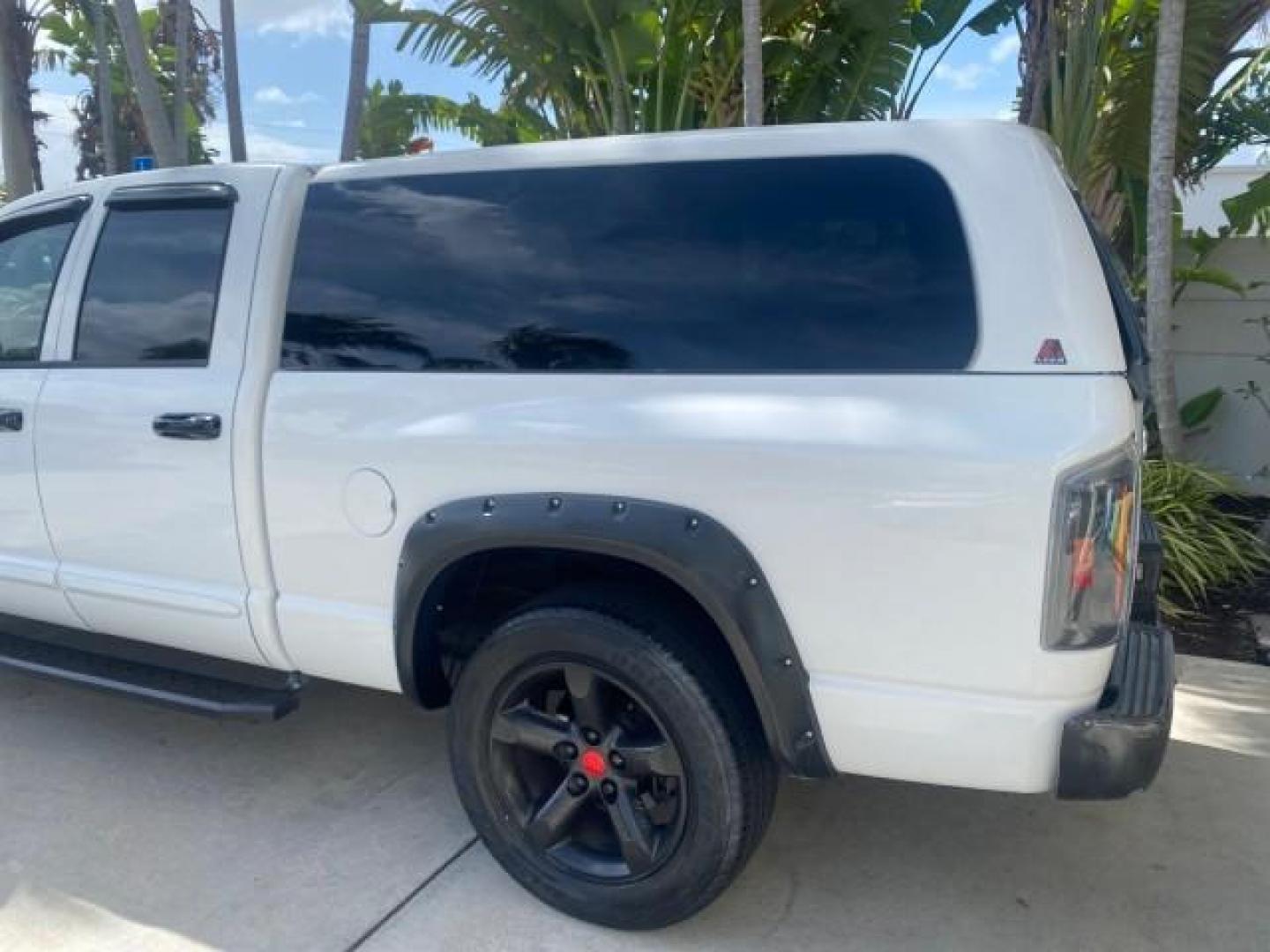 2007 Bright White /Medium Slate Gray Dodge Ram 1500 SLT CREW CAB CAMPER TOP 5.7 V8 (1D7HA182X7S) with an 5.7L V8 Hemi Multi-Displacement Engine engine, Automatic transmission, located at 4701 North Dixie Hwy, Pompano Beach, FL, 33064, (954) 422-2889, 26.240938, -80.123474 - OUR WEBPAGE FLORIDACARS1.COM HAS OVER 100 PHOTOS AND FREE CARFAX LINK 2007 Dodge Ram 1500 SLT 8 FT CREW CAB FIBER GLASS CAMPER TOP 4 Door Extended Cab Pickup 5.7L V8 F 16V Gasoline 19 MPG Rear Wheel Drive Features 20 Inch Plus Wheels ABS Brakes Air Conditioning Alloy Wheels AM/FM Stereo Automatic Tr- Photo#88
