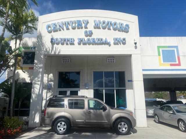 2007 Desert Stone Metallic /Desert Nissan Pathfinder S LOW MILES 64,259 1 OWNER (5N1AR18U97C) with an 4.0L DOHC SMPI 24-Valve V6 Engine engine, Automatic transmission, located at 4701 North Dixie Hwy, Pompano Beach, FL, 33064, (954) 422-2889, 26.240938, -80.123474 - OUR WEBPAGE FLORIDACARS1.COM HAS OVER 100 PHOTOS AND FREE CARFAX LINK 2007 Nissan Pathfinder S 1 OWNER 4 Door Wagon/Sport Utility 4.0L V6 F DOHC 24V Gasoline 23 MPG Rear Wheel Drive Features ABS Brakes Air Conditioning Alloy Wheels AM/FM Stereo Automatic Transmission Auxiliary Audio Input BOSE Sound - Photo#0