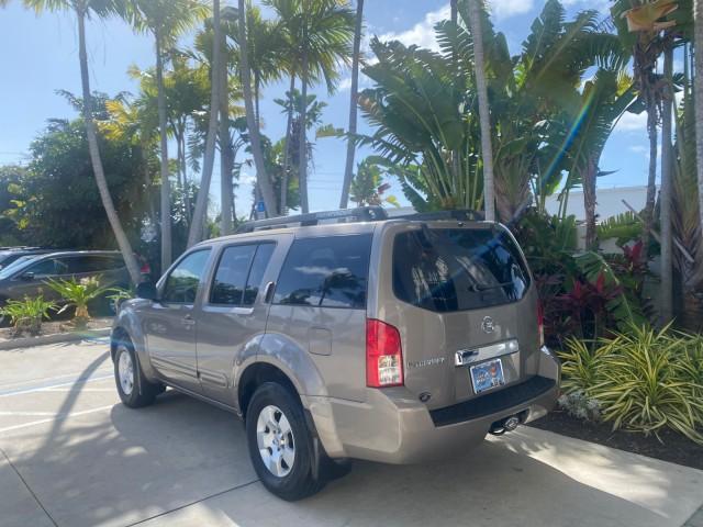 2007 Desert Stone Metallic /Desert Nissan Pathfinder S LOW MILES 64,259 1 OWNER (5N1AR18U97C) with an 4.0L DOHC SMPI 24-Valve V6 Engine engine, Automatic transmission, located at 4701 North Dixie Hwy, Pompano Beach, FL, 33064, (954) 422-2889, 26.240938, -80.123474 - OUR WEBPAGE FLORIDACARS1.COM HAS OVER 100 PHOTOS AND FREE CARFAX LINK 2007 Nissan Pathfinder S 1 OWNER 4 Door Wagon/Sport Utility 4.0L V6 F DOHC 24V Gasoline 23 MPG Rear Wheel Drive Features ABS Brakes Air Conditioning Alloy Wheels AM/FM Stereo Automatic Transmission Auxiliary Audio Input BOSE Sound - Photo#5
