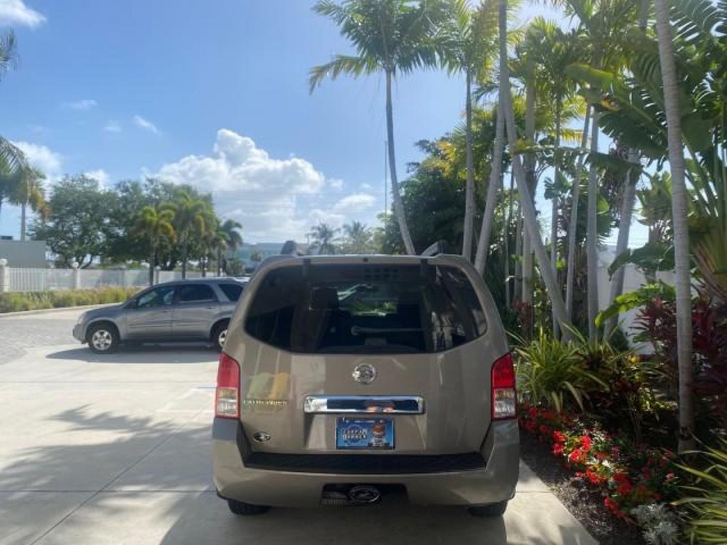 2007 Desert Stone Metallic /Desert Nissan Pathfinder S LOW MILES 64,259 1 OWNER (5N1AR18U97C) with an 4.0L DOHC SMPI 24-Valve V6 Engine engine, Automatic transmission, located at 4701 North Dixie Hwy, Pompano Beach, FL, 33064, (954) 422-2889, 26.240938, -80.123474 - OUR WEBPAGE FLORIDACARS1.COM HAS OVER 100 PHOTOS AND FREE CARFAX LINK 2007 Nissan Pathfinder S 1 OWNER 4 Door Wagon/Sport Utility 4.0L V6 F DOHC 24V Gasoline 23 MPG Rear Wheel Drive Features ABS Brakes Air Conditioning Alloy Wheels AM/FM Stereo Automatic Transmission Auxiliary Audio Input BOSE Sound- Photo#6