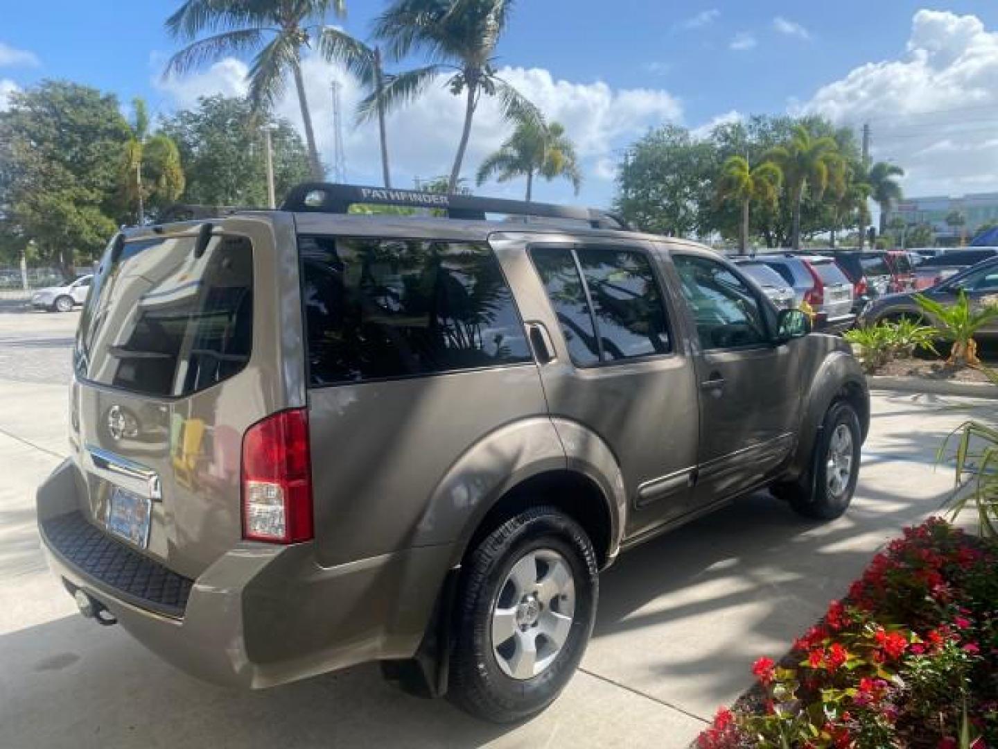 2007 Desert Stone Metallic /Desert Nissan Pathfinder S LOW MILES 64,259 1 OWNER (5N1AR18U97C) with an 4.0L DOHC SMPI 24-Valve V6 Engine engine, Automatic transmission, located at 4701 North Dixie Hwy, Pompano Beach, FL, 33064, (954) 422-2889, 26.240938, -80.123474 - OUR WEBPAGE FLORIDACARS1.COM HAS OVER 100 PHOTOS AND FREE CARFAX LINK 2007 Nissan Pathfinder S 1 OWNER 4 Door Wagon/Sport Utility 4.0L V6 F DOHC 24V Gasoline 23 MPG Rear Wheel Drive Features ABS Brakes Air Conditioning Alloy Wheels AM/FM Stereo Automatic Transmission Auxiliary Audio Input BOSE Sound- Photo#7