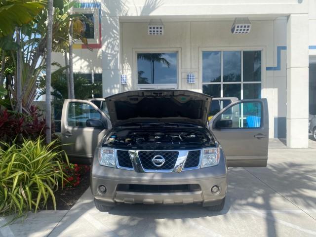 2007 Desert Stone Metallic /Desert Nissan Pathfinder S LOW MILES 64,259 1 OWNER (5N1AR18U97C) with an 4.0L DOHC SMPI 24-Valve V6 Engine engine, Automatic transmission, located at 4701 North Dixie Hwy, Pompano Beach, FL, 33064, (954) 422-2889, 26.240938, -80.123474 - OUR WEBPAGE FLORIDACARS1.COM HAS OVER 100 PHOTOS AND FREE CARFAX LINK 2007 Nissan Pathfinder S 1 OWNER 4 Door Wagon/Sport Utility 4.0L V6 F DOHC 24V Gasoline 23 MPG Rear Wheel Drive Features ABS Brakes Air Conditioning Alloy Wheels AM/FM Stereo Automatic Transmission Auxiliary Audio Input BOSE Sound - Photo#16