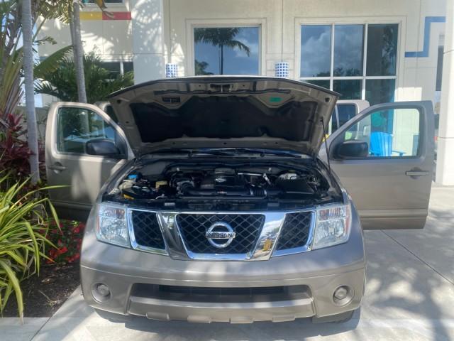 2007 Desert Stone Metallic /Desert Nissan Pathfinder S LOW MILES 64,259 1 OWNER (5N1AR18U97C) with an 4.0L DOHC SMPI 24-Valve V6 Engine engine, Automatic transmission, located at 4701 North Dixie Hwy, Pompano Beach, FL, 33064, (954) 422-2889, 26.240938, -80.123474 - OUR WEBPAGE FLORIDACARS1.COM HAS OVER 100 PHOTOS AND FREE CARFAX LINK 2007 Nissan Pathfinder S 1 OWNER 4 Door Wagon/Sport Utility 4.0L V6 F DOHC 24V Gasoline 23 MPG Rear Wheel Drive Features ABS Brakes Air Conditioning Alloy Wheels AM/FM Stereo Automatic Transmission Auxiliary Audio Input BOSE Sound - Photo#17