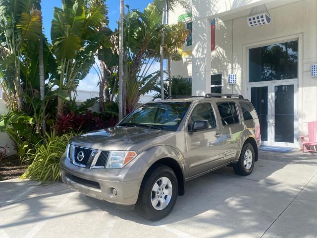 2007 Desert Stone Metallic /Desert Nissan Pathfinder S LOW MILES 64,259 1 OWNER (5N1AR18U97C) with an 4.0L DOHC SMPI 24-Valve V6 Engine engine, Automatic transmission, located at 4701 North Dixie Hwy, Pompano Beach, FL, 33064, (954) 422-2889, 26.240938, -80.123474 - OUR WEBPAGE FLORIDACARS1.COM HAS OVER 100 PHOTOS AND FREE CARFAX LINK 2007 Nissan Pathfinder S 1 OWNER 4 Door Wagon/Sport Utility 4.0L V6 F DOHC 24V Gasoline 23 MPG Rear Wheel Drive Features ABS Brakes Air Conditioning Alloy Wheels AM/FM Stereo Automatic Transmission Auxiliary Audio Input BOSE Sound - Photo#28