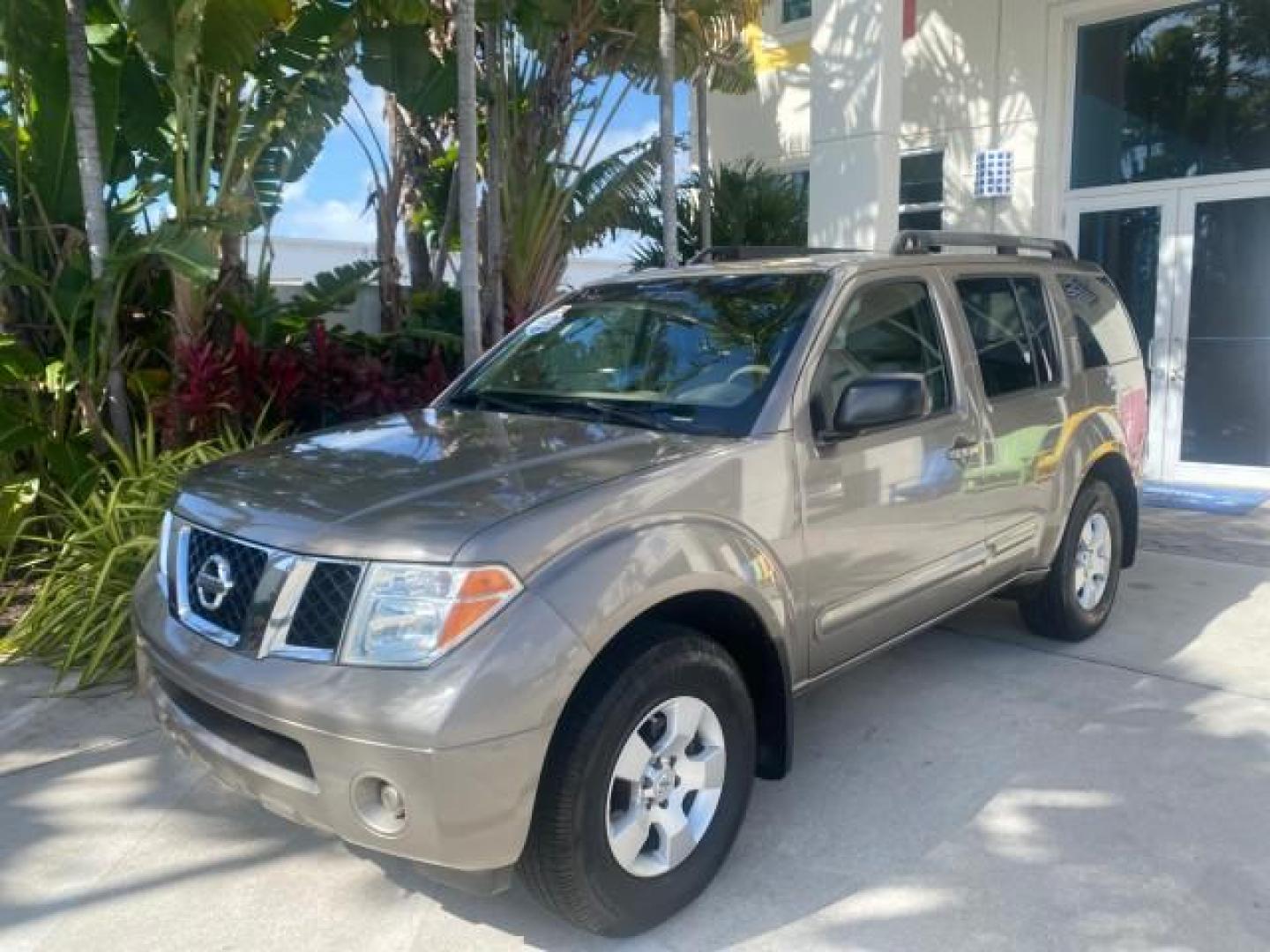 2007 Desert Stone Metallic /Desert Nissan Pathfinder S LOW MILES 64,259 1 OWNER (5N1AR18U97C) with an 4.0L DOHC SMPI 24-Valve V6 Engine engine, Automatic transmission, located at 4701 North Dixie Hwy, Pompano Beach, FL, 33064, (954) 422-2889, 26.240938, -80.123474 - OUR WEBPAGE FLORIDACARS1.COM HAS OVER 100 PHOTOS AND FREE CARFAX LINK 2007 Nissan Pathfinder S 1 OWNER 4 Door Wagon/Sport Utility 4.0L V6 F DOHC 24V Gasoline 23 MPG Rear Wheel Drive Features ABS Brakes Air Conditioning Alloy Wheels AM/FM Stereo Automatic Transmission Auxiliary Audio Input BOSE Sound- Photo#29