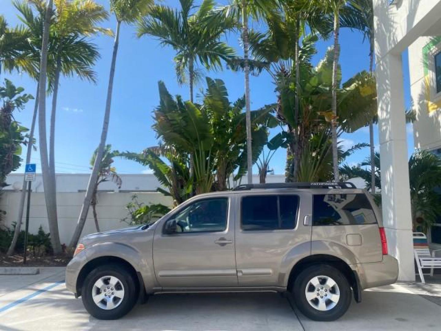 2007 Desert Stone Metallic /Desert Nissan Pathfinder S LOW MILES 64,259 1 OWNER (5N1AR18U97C) with an 4.0L DOHC SMPI 24-Valve V6 Engine engine, Automatic transmission, located at 4701 North Dixie Hwy, Pompano Beach, FL, 33064, (954) 422-2889, 26.240938, -80.123474 - OUR WEBPAGE FLORIDACARS1.COM HAS OVER 100 PHOTOS AND FREE CARFAX LINK 2007 Nissan Pathfinder S 1 OWNER 4 Door Wagon/Sport Utility 4.0L V6 F DOHC 24V Gasoline 23 MPG Rear Wheel Drive Features ABS Brakes Air Conditioning Alloy Wheels AM/FM Stereo Automatic Transmission Auxiliary Audio Input BOSE Sound- Photo#30