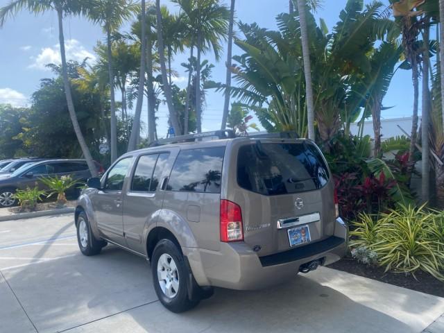 2007 Desert Stone Metallic /Desert Nissan Pathfinder S LOW MILES 64,259 1 OWNER (5N1AR18U97C) with an 4.0L DOHC SMPI 24-Valve V6 Engine engine, Automatic transmission, located at 4701 North Dixie Hwy, Pompano Beach, FL, 33064, (954) 422-2889, 26.240938, -80.123474 - OUR WEBPAGE FLORIDACARS1.COM HAS OVER 100 PHOTOS AND FREE CARFAX LINK 2007 Nissan Pathfinder S 1 OWNER 4 Door Wagon/Sport Utility 4.0L V6 F DOHC 24V Gasoline 23 MPG Rear Wheel Drive Features ABS Brakes Air Conditioning Alloy Wheels AM/FM Stereo Automatic Transmission Auxiliary Audio Input BOSE Sound - Photo#32
