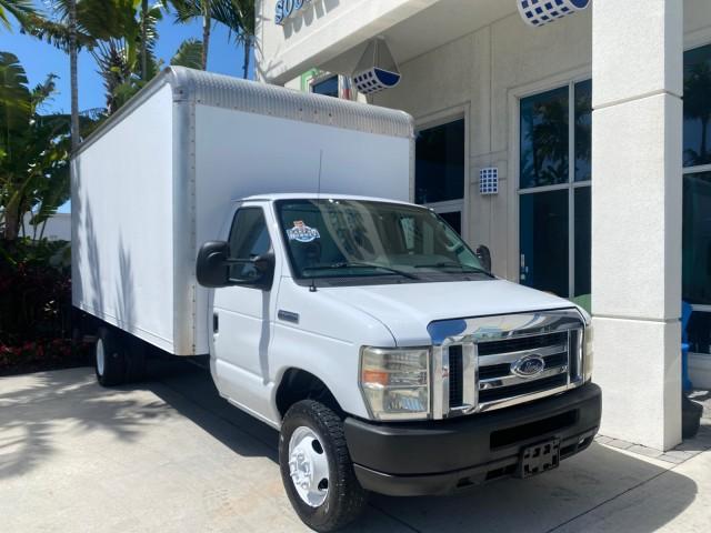2013 Oxford White /Medium Flint Ford Econoline Commercial Cutaway 1 OWNER E 450 BOX TRUCK (1FDXE4FS4DD) with an 6.8L SOHC EFI Triton V10 Engine engine, Automatic transmission, located at 4701 North Dixie Hwy, Pompano Beach, FL, 33064, (954) 422-2889, 26.240938, -80.123474 - OUR WEBPAGE FLORIDACARS1.COM HAS OVER 100 PHOTOS AND FREE CARFAX LINK 2013 Ford Econoline Super Duty E-450 BOX TRUCK 1 OWNER 17 FT DUAL REAR WHEELS HEAVY DUTY POWER LIFT GATE VIN:1FDXE4FS4DDA91512 Cutaway 6.8L V10 F SOHC 20V Gasoline Rear Wheel Drive Features ABS Brakes Air Conditioning AM/FM Stereo - Photo#1
