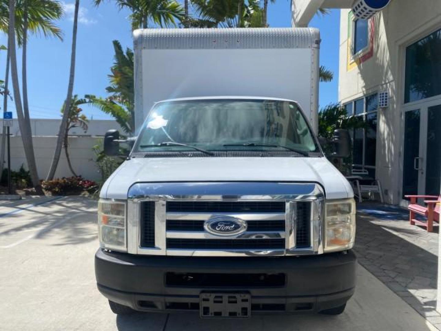 2013 Oxford White /Medium Flint Ford Econoline Commercial Cutaway 1 OWNER E 450 BOX TRUCK (1FDXE4FS4DD) with an 6.8L SOHC EFI Triton V10 Engine engine, Automatic transmission, located at 4701 North Dixie Hwy, Pompano Beach, FL, 33064, (954) 422-2889, 26.240938, -80.123474 - OUR WEBPAGE FLORIDACARS1.COM HAS OVER 100 PHOTOS AND FREE CARFAX LINK 2013 Ford Econoline Super Duty E-450 BOX TRUCK 1 OWNER 17 FT DUAL REAR WHEELS HEAVY DUTY POWER LIFT GATE VIN:1FDXE4FS4DDA91512 Cutaway 6.8L V10 F SOHC 20V Gasoline Rear Wheel Drive Features ABS Brakes Air Conditioning AM/FM Stereo - Photo#2