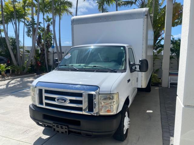 2013 Oxford White /Medium Flint Ford Econoline Commercial Cutaway 1 OWNER E 450 BOX TRUCK (1FDXE4FS4DD) with an 6.8L SOHC EFI Triton V10 Engine engine, Automatic transmission, located at 4701 North Dixie Hwy, Pompano Beach, FL, 33064, (954) 422-2889, 26.240938, -80.123474 - OUR WEBPAGE FLORIDACARS1.COM HAS OVER 100 PHOTOS AND FREE CARFAX LINK 2013 Ford Econoline Super Duty E-450 BOX TRUCK 1 OWNER 17 FT DUAL REAR WHEELS HEAVY DUTY POWER LIFT GATE VIN:1FDXE4FS4DDA91512 Cutaway 6.8L V10 F SOHC 20V Gasoline Rear Wheel Drive Features ABS Brakes Air Conditioning AM/FM Stereo - Photo#3