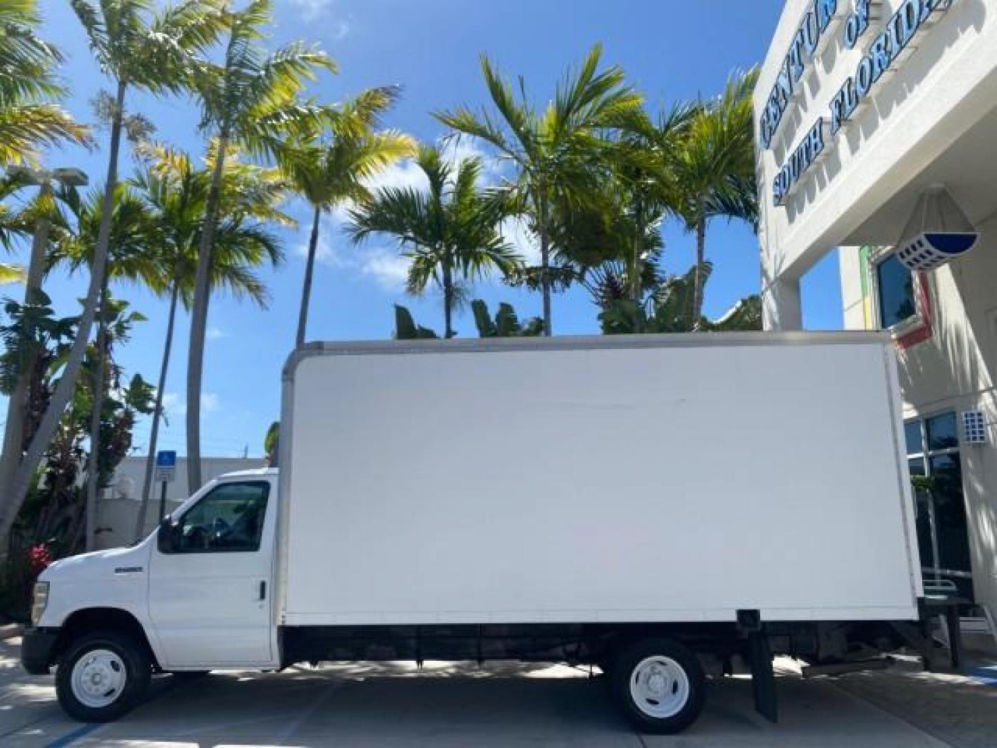 2013 Oxford White /Medium Flint Ford Econoline Commercial Cutaway 1 OWNER E 450 BOX TRUCK (1FDXE4FS4DD) with an 6.8L SOHC EFI Triton V10 Engine engine, Automatic transmission, located at 4701 North Dixie Hwy, Pompano Beach, FL, 33064, (954) 422-2889, 26.240938, -80.123474 - OUR WEBPAGE FLORIDACARS1.COM HAS OVER 100 PHOTOS AND FREE CARFAX LINK 2013 Ford Econoline Super Duty E-450 BOX TRUCK 1 OWNER 17 FT DUAL REAR WHEELS HEAVY DUTY POWER LIFT GATE VIN:1FDXE4FS4DDA91512 Cutaway 6.8L V10 F SOHC 20V Gasoline Rear Wheel Drive Features ABS Brakes Air Conditioning AM/FM Stereo - Photo#4