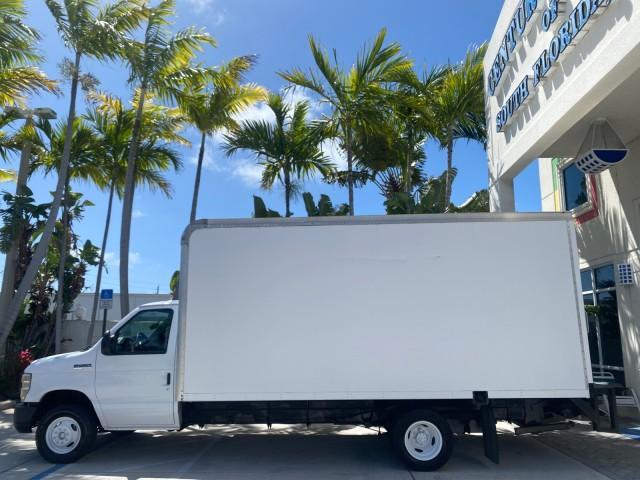 2013 Oxford White /Medium Flint Ford Econoline Commercial Cutaway 1 OWNER E 450 BOX TRUCK (1FDXE4FS4DD) with an 6.8L SOHC EFI Triton V10 Engine engine, Automatic transmission, located at 4701 North Dixie Hwy, Pompano Beach, FL, 33064, (954) 422-2889, 26.240938, -80.123474 - OUR WEBPAGE FLORIDACARS1.COM HAS OVER 100 PHOTOS AND FREE CARFAX LINK 2013 Ford Econoline Super Duty E-450 BOX TRUCK 1 OWNER 17 FT DUAL REAR WHEELS HEAVY DUTY POWER LIFT GATE VIN:1FDXE4FS4DDA91512 Cutaway 6.8L V10 F SOHC 20V Gasoline Rear Wheel Drive Features ABS Brakes Air Conditioning AM/FM Stereo - Photo#4