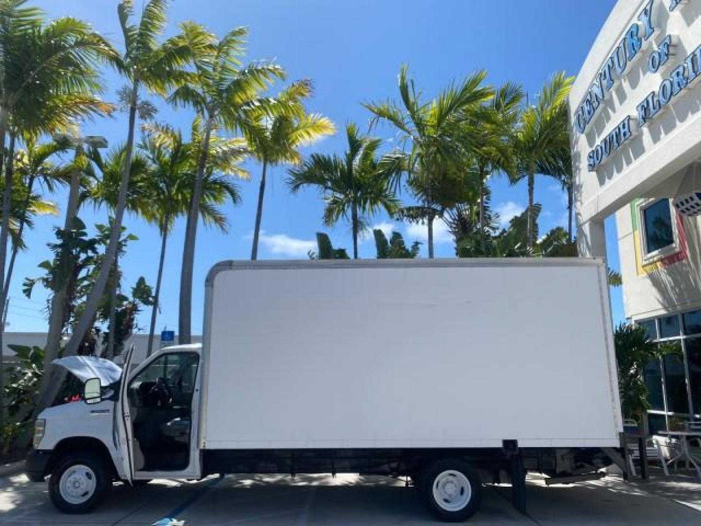 2013 Oxford White /Medium Flint Ford Econoline Commercial Cutaway 1 OWNER E 450 BOX TRUCK (1FDXE4FS4DD) with an 6.8L SOHC EFI Triton V10 Engine engine, Automatic transmission, located at 4701 North Dixie Hwy, Pompano Beach, FL, 33064, (954) 422-2889, 26.240938, -80.123474 - OUR WEBPAGE FLORIDACARS1.COM HAS OVER 100 PHOTOS AND FREE CARFAX LINK 2013 Ford Econoline Super Duty E-450 BOX TRUCK 1 OWNER 17 FT DUAL REAR WHEELS HEAVY DUTY POWER LIFT GATE VIN:1FDXE4FS4DDA91512 Cutaway 6.8L V10 F SOHC 20V Gasoline Rear Wheel Drive Features ABS Brakes Air Conditioning AM/FM Stereo - Photo#8