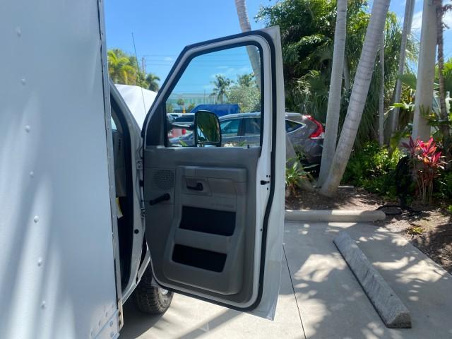 2013 Oxford White /Medium Flint Ford Econoline Commercial Cutaway 1 OWNER E 450 BOX TRUCK (1FDXE4FS4DD) with an 6.8L SOHC EFI Triton V10 Engine engine, Automatic transmission, located at 4701 North Dixie Hwy, Pompano Beach, FL, 33064, (954) 422-2889, 26.240938, -80.123474 - OUR WEBPAGE FLORIDACARS1.COM HAS OVER 100 PHOTOS AND FREE CARFAX LINK 2013 Ford Econoline Super Duty E-450 BOX TRUCK 1 OWNER 17 FT DUAL REAR WHEELS HEAVY DUTY POWER LIFT GATE VIN:1FDXE4FS4DDA91512 Cutaway 6.8L V10 F SOHC 20V Gasoline Rear Wheel Drive Features ABS Brakes Air Conditioning AM/FM Stereo - Photo#11