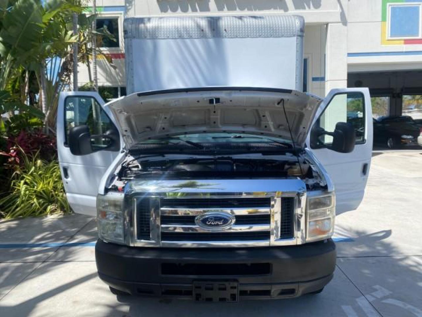 2013 Oxford White /Medium Flint Ford Econoline Commercial Cutaway 1 OWNER E 450 BOX TRUCK (1FDXE4FS4DD) with an 6.8L SOHC EFI Triton V10 Engine engine, Automatic transmission, located at 4701 North Dixie Hwy, Pompano Beach, FL, 33064, (954) 422-2889, 26.240938, -80.123474 - OUR WEBPAGE FLORIDACARS1.COM HAS OVER 100 PHOTOS AND FREE CARFAX LINK 2013 Ford Econoline Super Duty E-450 BOX TRUCK 1 OWNER 17 FT DUAL REAR WHEELS HEAVY DUTY POWER LIFT GATE VIN:1FDXE4FS4DDA91512 Cutaway 6.8L V10 F SOHC 20V Gasoline Rear Wheel Drive Features ABS Brakes Air Conditioning AM/FM Stereo - Photo#17
