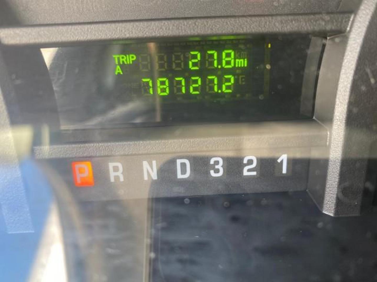 2013 Oxford White /Medium Flint Ford Econoline Commercial Cutaway 1 OWNER E 450 BOX TRUCK (1FDXE4FS4DD) with an 6.8L SOHC EFI Triton V10 Engine engine, Automatic transmission, located at 4701 North Dixie Hwy, Pompano Beach, FL, 33064, (954) 422-2889, 26.240938, -80.123474 - OUR WEBPAGE FLORIDACARS1.COM HAS OVER 100 PHOTOS AND FREE CARFAX LINK 2013 Ford Econoline Super Duty E-450 BOX TRUCK 1 OWNER 17 FT DUAL REAR WHEELS HEAVY DUTY POWER LIFT GATE VIN:1FDXE4FS4DDA91512 Cutaway 6.8L V10 F SOHC 20V Gasoline Rear Wheel Drive Features ABS Brakes Air Conditioning AM/FM Stereo - Photo#18