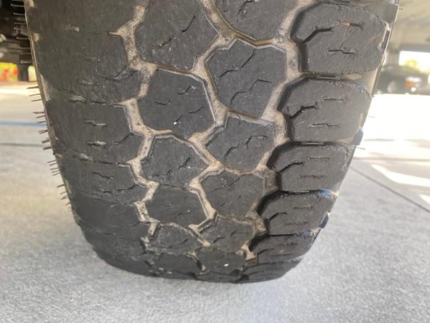 2013 Oxford White /Medium Flint Ford Econoline Commercial Cutaway 1 OWNER E 450 BOX TRUCK (1FDXE4FS4DD) with an 6.8L SOHC EFI Triton V10 Engine engine, Automatic transmission, located at 4701 North Dixie Hwy, Pompano Beach, FL, 33064, (954) 422-2889, 26.240938, -80.123474 - OUR WEBPAGE FLORIDACARS1.COM HAS OVER 100 PHOTOS AND FREE CARFAX LINK 2013 Ford Econoline Super Duty E-450 BOX TRUCK 1 OWNER 17 FT DUAL REAR WHEELS HEAVY DUTY POWER LIFT GATE VIN:1FDXE4FS4DDA91512 Cutaway 6.8L V10 F SOHC 20V Gasoline Rear Wheel Drive Features ABS Brakes Air Conditioning AM/FM Stereo - Photo#20