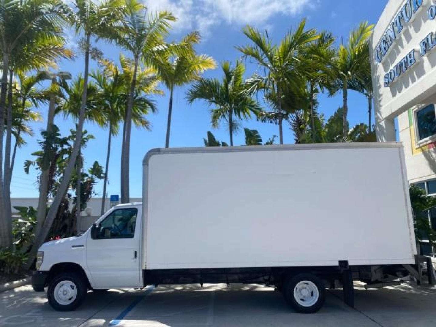 2013 Oxford White /Medium Flint Ford Econoline Commercial Cutaway 1 OWNER E 450 BOX TRUCK (1FDXE4FS4DD) with an 6.8L SOHC EFI Triton V10 Engine engine, Automatic transmission, located at 4701 North Dixie Hwy, Pompano Beach, FL, 33064, (954) 422-2889, 26.240938, -80.123474 - OUR WEBPAGE FLORIDACARS1.COM HAS OVER 100 PHOTOS AND FREE CARFAX LINK 2013 Ford Econoline Super Duty E-450 BOX TRUCK 1 OWNER 17 FT DUAL REAR WHEELS HEAVY DUTY POWER LIFT GATE VIN:1FDXE4FS4DDA91512 Cutaway 6.8L V10 F SOHC 20V Gasoline Rear Wheel Drive Features ABS Brakes Air Conditioning AM/FM Stereo - Photo#30