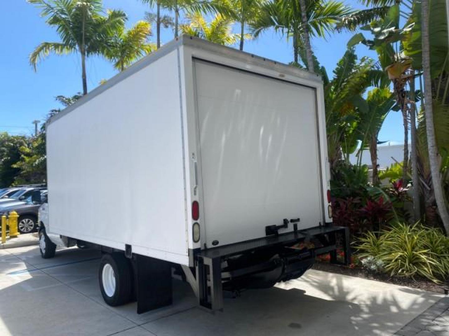 2013 Oxford White /Medium Flint Ford Econoline Commercial Cutaway 1 OWNER E 450 BOX TRUCK (1FDXE4FS4DD) with an 6.8L SOHC EFI Triton V10 Engine engine, Automatic transmission, located at 4701 North Dixie Hwy, Pompano Beach, FL, 33064, (954) 422-2889, 26.240938, -80.123474 - OUR WEBPAGE FLORIDACARS1.COM HAS OVER 100 PHOTOS AND FREE CARFAX LINK 2013 Ford Econoline Super Duty E-450 BOX TRUCK 1 OWNER 17 FT DUAL REAR WHEELS HEAVY DUTY POWER LIFT GATE VIN:1FDXE4FS4DDA91512 Cutaway 6.8L V10 F SOHC 20V Gasoline Rear Wheel Drive Features ABS Brakes Air Conditioning AM/FM Stereo - Photo#32