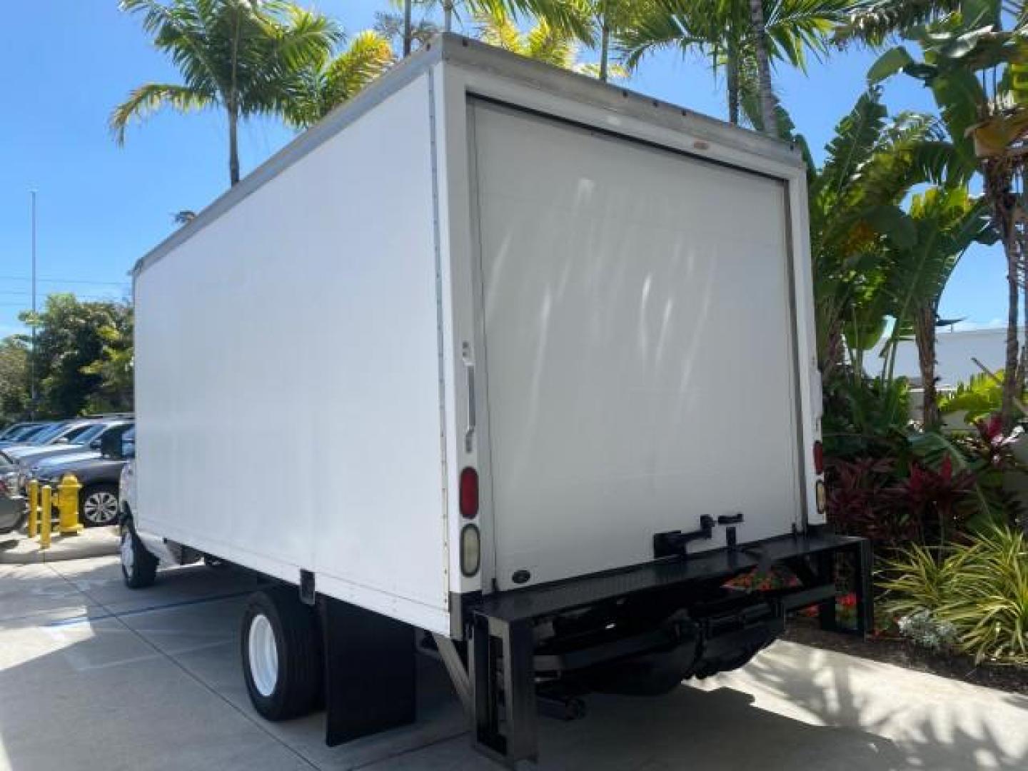 2013 Oxford White /Medium Flint Ford Econoline Commercial Cutaway 1 OWNER E 450 BOX TRUCK (1FDXE4FS4DD) with an 6.8L SOHC EFI Triton V10 Engine engine, Automatic transmission, located at 4701 North Dixie Hwy, Pompano Beach, FL, 33064, (954) 422-2889, 26.240938, -80.123474 - OUR WEBPAGE FLORIDACARS1.COM HAS OVER 100 PHOTOS AND FREE CARFAX LINK 2013 Ford Econoline Super Duty E-450 BOX TRUCK 1 OWNER 17 FT DUAL REAR WHEELS HEAVY DUTY POWER LIFT GATE VIN:1FDXE4FS4DDA91512 Cutaway 6.8L V10 F SOHC 20V Gasoline Rear Wheel Drive Features ABS Brakes Air Conditioning AM/FM Stereo - Photo#33