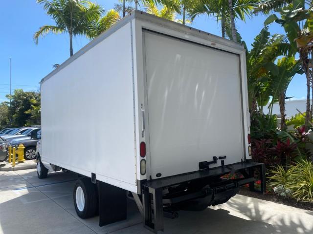 2013 Oxford White /Medium Flint Ford Econoline Commercial Cutaway 1 OWNER E 450 BOX TRUCK (1FDXE4FS4DD) with an 6.8L SOHC EFI Triton V10 Engine engine, Automatic transmission, located at 4701 North Dixie Hwy, Pompano Beach, FL, 33064, (954) 422-2889, 26.240938, -80.123474 - OUR WEBPAGE FLORIDACARS1.COM HAS OVER 100 PHOTOS AND FREE CARFAX LINK 2013 Ford Econoline Super Duty E-450 BOX TRUCK 1 OWNER 17 FT DUAL REAR WHEELS HEAVY DUTY POWER LIFT GATE VIN:1FDXE4FS4DDA91512 Cutaway 6.8L V10 F SOHC 20V Gasoline Rear Wheel Drive Features ABS Brakes Air Conditioning AM/FM Stereo - Photo#33