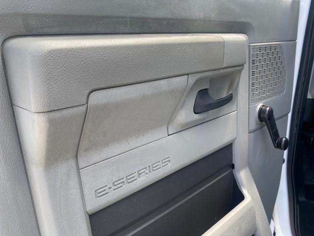 2013 Oxford White /Medium Flint Ford Econoline Commercial Cutaway 1 OWNER E 450 BOX TRUCK (1FDXE4FS4DD) with an 6.8L SOHC EFI Triton V10 Engine engine, Automatic transmission, located at 4701 North Dixie Hwy, Pompano Beach, FL, 33064, (954) 422-2889, 26.240938, -80.123474 - OUR WEBPAGE FLORIDACARS1.COM HAS OVER 100 PHOTOS AND FREE CARFAX LINK 2013 Ford Econoline Super Duty E-450 BOX TRUCK 1 OWNER 17 FT DUAL REAR WHEELS HEAVY DUTY POWER LIFT GATE VIN:1FDXE4FS4DDA91512 Cutaway 6.8L V10 F SOHC 20V Gasoline Rear Wheel Drive Features ABS Brakes Air Conditioning AM/FM Stereo - Photo#43