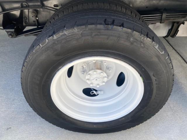 2013 Oxford White /Medium Flint Ford Econoline Commercial Cutaway 1 OWNER E 450 BOX TRUCK (1FDXE4FS4DD) with an 6.8L SOHC EFI Triton V10 Engine engine, Automatic transmission, located at 4701 North Dixie Hwy, Pompano Beach, FL, 33064, (954) 422-2889, 26.240938, -80.123474 - OUR WEBPAGE FLORIDACARS1.COM HAS OVER 100 PHOTOS AND FREE CARFAX LINK 2013 Ford Econoline Super Duty E-450 BOX TRUCK 1 OWNER 17 FT DUAL REAR WHEELS HEAVY DUTY POWER LIFT GATE VIN:1FDXE4FS4DDA91512 Cutaway 6.8L V10 F SOHC 20V Gasoline Rear Wheel Drive Features ABS Brakes Air Conditioning AM/FM Stereo - Photo#71