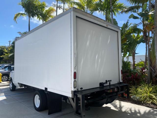 2013 Oxford White /Medium Flint Ford Econoline Commercial Cutaway 1 OWNER E 450 BOX TRUCK (1FDXE4FS4DD) with an 6.8L SOHC EFI Triton V10 Engine engine, Automatic transmission, located at 4701 North Dixie Hwy, Pompano Beach, FL, 33064, (954) 422-2889, 26.240938, -80.123474 - OUR WEBPAGE FLORIDACARS1.COM HAS OVER 100 PHOTOS AND FREE CARFAX LINK 2013 Ford Econoline Super Duty E-450 BOX TRUCK 1 OWNER 17 FT DUAL REAR WHEELS HEAVY DUTY POWER LIFT GATE VIN:1FDXE4FS4DDA91512 Cutaway 6.8L V10 F SOHC 20V Gasoline Rear Wheel Drive Features ABS Brakes Air Conditioning AM/FM Stereo - Photo#74