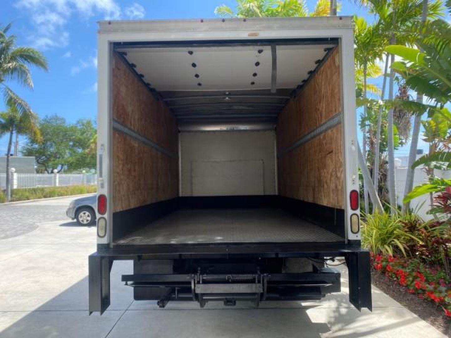 2013 Oxford White /Medium Flint Ford Econoline Commercial Cutaway 1 OWNER E 450 BOX TRUCK (1FDXE4FS4DD) with an 6.8L SOHC EFI Triton V10 Engine engine, Automatic transmission, located at 4701 North Dixie Hwy, Pompano Beach, FL, 33064, (954) 422-2889, 26.240938, -80.123474 - OUR WEBPAGE FLORIDACARS1.COM HAS OVER 100 PHOTOS AND FREE CARFAX LINK 2013 Ford Econoline Super Duty E-450 BOX TRUCK 1 OWNER 17 FT DUAL REAR WHEELS HEAVY DUTY POWER LIFT GATE VIN:1FDXE4FS4DDA91512 Cutaway 6.8L V10 F SOHC 20V Gasoline Rear Wheel Drive Features ABS Brakes Air Conditioning AM/FM Stereo - Photo#79