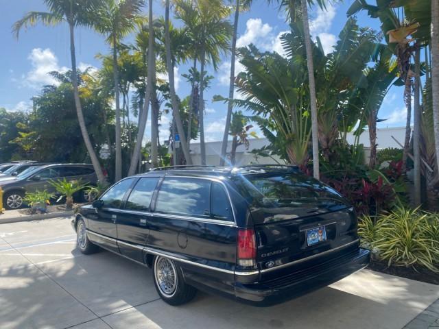 1993 Black /Red Chevrolet Caprice Classic STATON WAGON 1 OWNER (1G1BL8375PW) with an 5.7L V8 F OHV 16V engine, Automatic transmission, located at 4701 North Dixie Hwy, Pompano Beach, FL, 33064, (954) 422-2889, 26.240938, -80.123474 - OUR WEBPAGE FLORIDACARS1.COM HAS OVER 100 PHOTOS AND FREE CARFAX LINK 1993 Chevrolet Caprice -1 OWNER STATION WAGON REAR JUMP SEAT INCLUDED - NO ACCIDENTS EVER - VERY HARD COLOR COMBO TO FIND BLACK EXTERIOR RED INTERIOR Wagon 4 DR 5.7L V8 F OHV 16V Gasoline Rear Wheel Drive Features ABS Brakes Air C - Photo#5