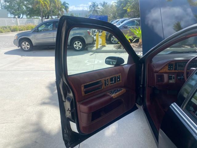 1993 Black /Red Chevrolet Caprice Classic STATON WAGON 1 OWNER (1G1BL8375PW) with an 5.7L V8 F OHV 16V engine, Automatic transmission, located at 4701 North Dixie Hwy, Pompano Beach, FL, 33064, (954) 422-2889, 26.240938, -80.123474 - OUR WEBPAGE FLORIDACARS1.COM HAS OVER 100 PHOTOS AND FREE CARFAX LINK 1993 Chevrolet Caprice -1 OWNER STATION WAGON REAR JUMP SEAT INCLUDED - NO ACCIDENTS EVER - VERY HARD COLOR COMBO TO FIND BLACK EXTERIOR RED INTERIOR Wagon 4 DR 5.7L V8 F OHV 16V Gasoline Rear Wheel Drive Features ABS Brakes Air C - Photo#9