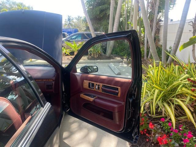 1993 Black /Red Chevrolet Caprice Classic STATON WAGON 1 OWNER (1G1BL8375PW) with an 5.7L V8 F OHV 16V engine, Automatic transmission, located at 4701 North Dixie Hwy, Pompano Beach, FL, 33064, (954) 422-2889, 26.240938, -80.123474 - OUR WEBPAGE FLORIDACARS1.COM HAS OVER 100 PHOTOS AND FREE CARFAX LINK 1993 Chevrolet Caprice -1 OWNER STATION WAGON REAR JUMP SEAT INCLUDED - NO ACCIDENTS EVER - VERY HARD COLOR COMBO TO FIND BLACK EXTERIOR RED INTERIOR Wagon 4 DR 5.7L V8 F OHV 16V Gasoline Rear Wheel Drive Features ABS Brakes Air C - Photo#11