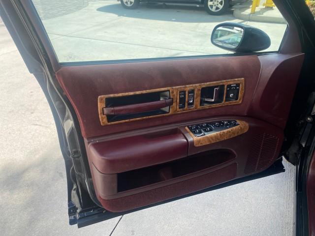 1993 Black /Red Chevrolet Caprice Classic STATON WAGON 1 OWNER (1G1BL8375PW) with an 5.7L V8 F OHV 16V engine, Automatic transmission, located at 4701 North Dixie Hwy, Pompano Beach, FL, 33064, (954) 422-2889, 26.240938, -80.123474 - OUR WEBPAGE FLORIDACARS1.COM HAS OVER 100 PHOTOS AND FREE CARFAX LINK 1993 Chevrolet Caprice -1 OWNER STATION WAGON REAR JUMP SEAT INCLUDED - NO ACCIDENTS EVER - VERY HARD COLOR COMBO TO FIND BLACK EXTERIOR RED INTERIOR Wagon 4 DR 5.7L V8 F OHV 16V Gasoline Rear Wheel Drive Features ABS Brakes Air C - Photo#40
