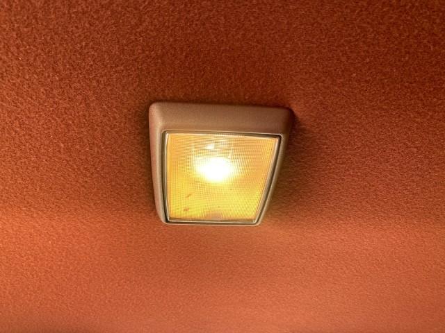 1993 Black /Red Chevrolet Caprice Classic STATON WAGON 1 OWNER (1G1BL8375PW) with an 5.7L V8 F OHV 16V engine, Automatic transmission, located at 4701 North Dixie Hwy, Pompano Beach, FL, 33064, (954) 422-2889, 26.240938, -80.123474 - OUR WEBPAGE FLORIDACARS1.COM HAS OVER 100 PHOTOS AND FREE CARFAX LINK 1993 Chevrolet Caprice -1 OWNER STATION WAGON REAR JUMP SEAT INCLUDED - NO ACCIDENTS EVER - VERY HARD COLOR COMBO TO FIND BLACK EXTERIOR RED INTERIOR Wagon 4 DR 5.7L V8 F OHV 16V Gasoline Rear Wheel Drive Features ABS Brakes Air C - Photo#79