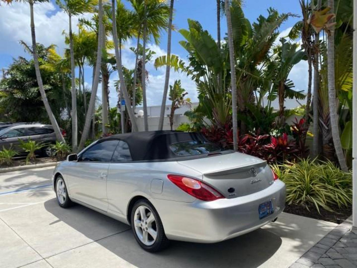 2006 Lunar Mist Metallic /Dark Stone Toyota Camry Solara SLE V6 LOW MILES 54,978 1 OWNER (4T1FA38P36U) with an 3.3L DOHC SMPI 24-Valve V6 Engine engine, Automatic transmission, located at 4701 North Dixie Hwy, Pompano Beach, FL, 33064, (954) 422-2889, 26.240938, -80.123474 - OUR WEBPAGE FLORIDACARS1.COM HAS OVER 100 PHOTOS AND FREE CARFAX LINK 2006 Toyota Camry Solara SLE V6 1 OWNER LEATHER LOADED ABSOLUTELY NO CRACKS ON THE DASH Convertible 3.3L V6 F DOHC 24V Gasoline 28 MPG Front Wheel Drive Features ABS Brakes Air Conditioning Alloy Wheels AM/FM Stereo Automatic Tran - Photo#5