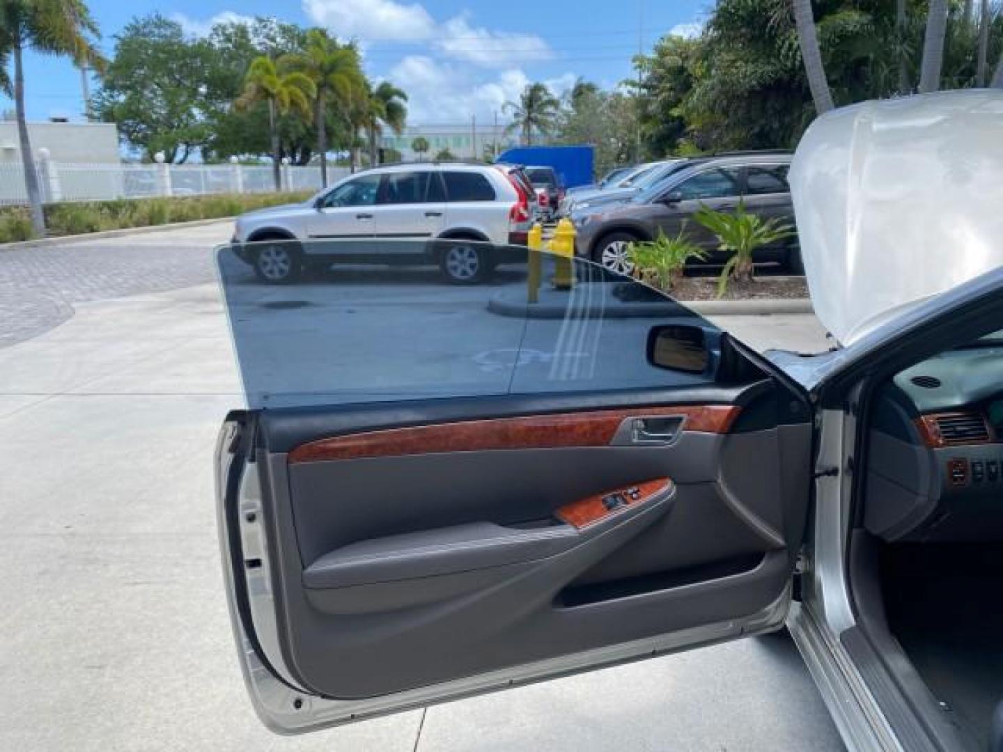 2006 Lunar Mist Metallic /Dark Stone Toyota Camry Solara SLE V6 LOW MILES 54,978 1 OWNER (4T1FA38P36U) with an 3.3L DOHC SMPI 24-Valve V6 Engine engine, Automatic transmission, located at 4701 North Dixie Hwy, Pompano Beach, FL, 33064, (954) 422-2889, 26.240938, -80.123474 - OUR WEBPAGE FLORIDACARS1.COM HAS OVER 100 PHOTOS AND FREE CARFAX LINK 2006 Toyota Camry Solara SLE V6 1 OWNER LEATHER LOADED ABSOLUTELY NO CRACKS ON THE DASH Convertible 3.3L V6 F DOHC 24V Gasoline 28 MPG Front Wheel Drive Features ABS Brakes Air Conditioning Alloy Wheels AM/FM Stereo Automatic Tran - Photo#9