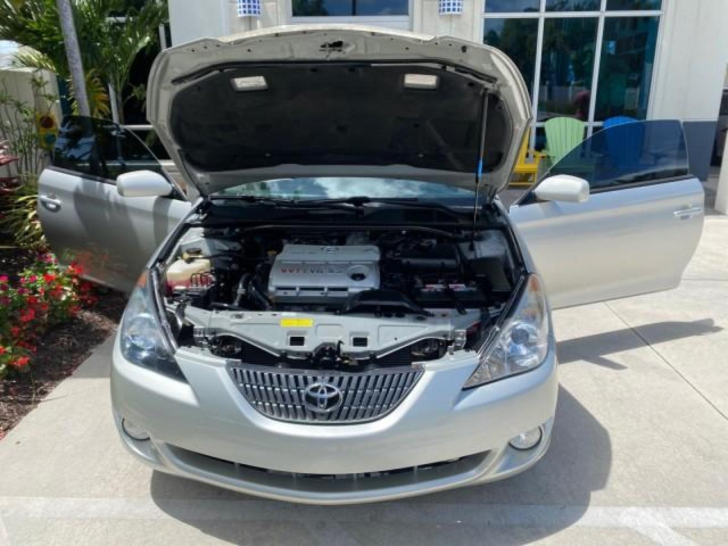 2006 Lunar Mist Metallic /Dark Stone Toyota Camry Solara SLE V6 LOW MILES 54,978 1 OWNER (4T1FA38P36U) with an 3.3L DOHC SMPI 24-Valve V6 Engine engine, Automatic transmission, located at 4701 North Dixie Hwy, Pompano Beach, FL, 33064, (954) 422-2889, 26.240938, -80.123474 - OUR WEBPAGE FLORIDACARS1.COM HAS OVER 100 PHOTOS AND FREE CARFAX LINK 2006 Toyota Camry Solara SLE V6 1 OWNER LEATHER LOADED ABSOLUTELY NO CRACKS ON THE DASH Convertible 3.3L V6 F DOHC 24V Gasoline 28 MPG Front Wheel Drive Features ABS Brakes Air Conditioning Alloy Wheels AM/FM Stereo Automatic Tran - Photo#17