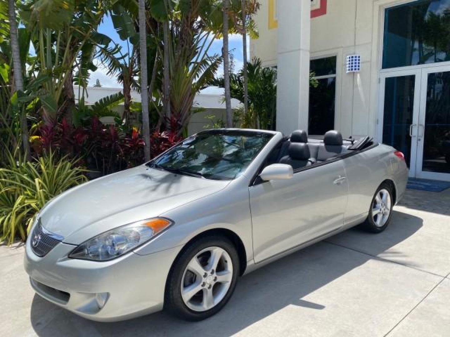 2006 Lunar Mist Metallic /Dark Stone Toyota Camry Solara SLE V6 LOW MILES 54,978 1 OWNER (4T1FA38P36U) with an 3.3L DOHC SMPI 24-Valve V6 Engine engine, Automatic transmission, located at 4701 North Dixie Hwy, Pompano Beach, FL, 33064, (954) 422-2889, 26.240938, -80.123474 - OUR WEBPAGE FLORIDACARS1.COM HAS OVER 100 PHOTOS AND FREE CARFAX LINK 2006 Toyota Camry Solara SLE V6 1 OWNER LEATHER LOADED ABSOLUTELY NO CRACKS ON THE DASH Convertible 3.3L V6 F DOHC 24V Gasoline 28 MPG Front Wheel Drive Features ABS Brakes Air Conditioning Alloy Wheels AM/FM Stereo Automatic Tran - Photo#33